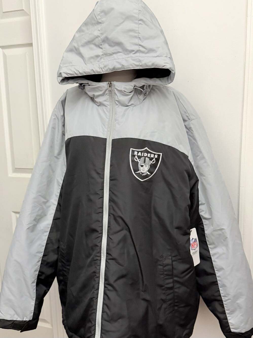 Raiders Team Apparel NFL Winter Jacket w/Hood Size XXL Coat BRAND NEW WITH TAGS